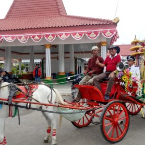 Pemuda dan Warga Desa Sumbergondang Bersatu gelar Karnaval memperingati HUT RI ke 80 Tahun 2025.