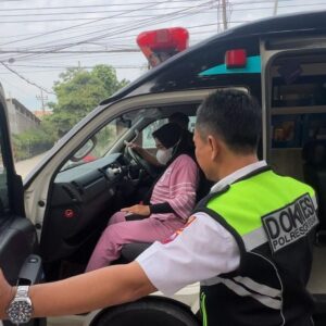 *Loyalitas Tanpa Batas Ambulans Gratis Polres Gresik Bantu Warga*
