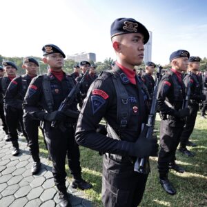 *Anggota Sat Brimob Polda Jatim Terima Penghargaan KPLB dari Kapolri*