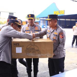Polri Berangkatkan Bantuan Kemanusiaan ke NTT untuk Bantu Korban Banjir dan Longsor