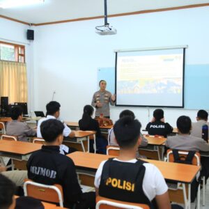 Kadiv Humas Beri Motivasi dan Pemahaman Tugas Kepolisian Pada Siswa Labschool Kebayoran
