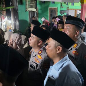 *Sampaikan Bela Sungkawa Polres Probolinggo Kunjungi Keluarga Korban Penembakan KKB Papua*