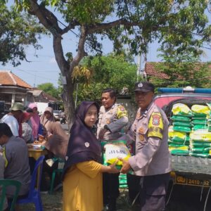 Polres Madiun Kota Salurkan 4 Ton Beras SPHP untuk 4 Desa*