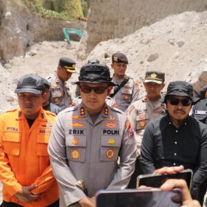 *Tim SAR Gabungan Polres Magetan Berhasil Evakuasi Korban Longsor Tambang Trosono*