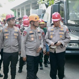 *Kapolda Jatim Tinjau Evakuasi Korban Robohnya Bangunan Ponpes Al Khoziny di Sidoarjo*