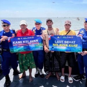 *Ditpolairud Polda Jatim Kampanyekan Laut Sehat Nelayan Kuat*