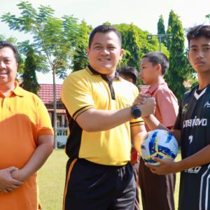 *Kapolres Jombang Didampingi Bupati Pimpin Apel Pembukaan Lomba Kamtibmas*