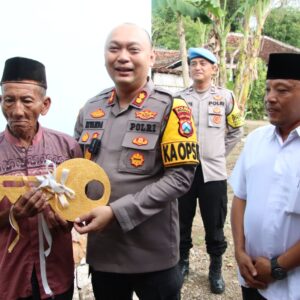 *Dari Kepedulian Menjadi Kenyataan: Kapolres Sumenep Wujudkan Rumah Layak Huni untuk Warga Kurang Mampu*