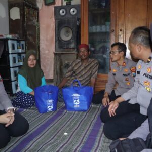 *Polres Situbondo Beri Dukungan Psikologis Korban Runtuhnya Atap Asrama Santri Putri Lewat Trauma Healing*