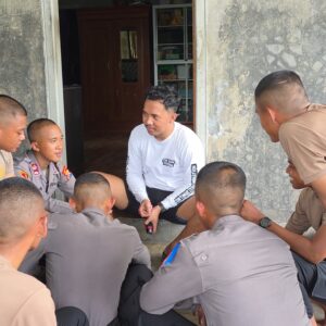 Pembelajaran Kolaboratif: Siswa Diktukba SPN Polda Jatim Tawarkan Solusi Digital untuk UMKM Koi Blitar*