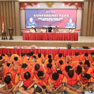 *Polda Jatim Berhasil Ungkap 1.443 Kasus dan Amankan 1.135 Tersangka Selama Operasi Sikat Semeru 2025*