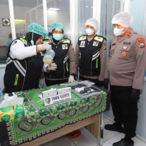 *Tim Dokkes Polres Magetan Uji Food Safety di SPPG Poncol*
