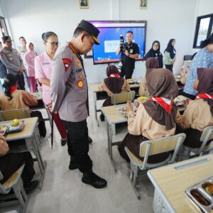 Kapolri Singgung Wujudkan Generasi Emas Usai Tinjau SMP Kemala Bhayangkari Karanganyar