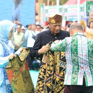 *Kapolda Jatim Hadiri Grand Opening Festival Seven Lakes 2025 di Ranu Segaran Tiris*