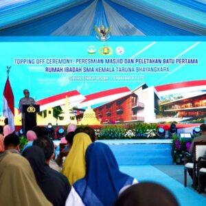 *Peletakan Batu Pertama Rumah Ibadah di SMA Kemala Taruna Bhayangkara oleh Wakapolri, Simbol Toleransi dan Persaudaraan Antarumat Beragama*