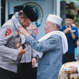 *Kapolda Jatim Kunjungi Pondok Pesantren Al-Hikmah Melathen di Tulungagung*