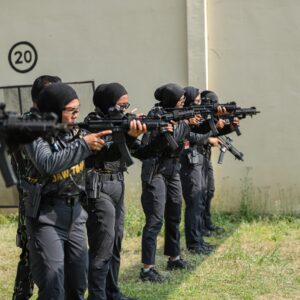 *HUT Brimob ke 80 Polwan Polda Jatim Tampilkan Srikandi Challenge Penuh Adrenalin*