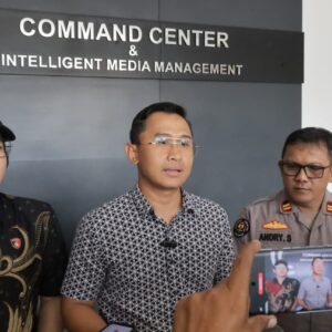 *Polrestabes Surabaya Amankan Dua Orang Terduga Pencuri Puluhan Lampu Kota Lama*