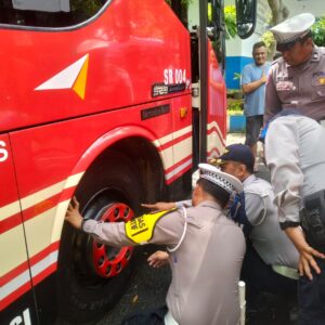 *Operasi Zebra Semeru Polres Malang Gelar Ramp Check di Terminal Kepanjen*