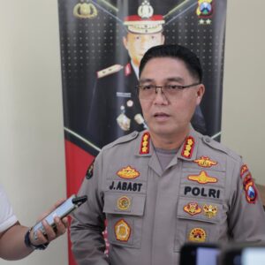 *Polda Jatim Kerahkan Ratusan Personel Evakuasi dan Penanganan Darurat Erupsi Semeru*