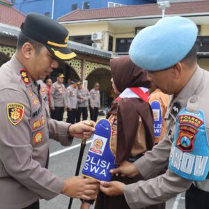 *Cegah Bullying Kapolres Pelabuhan Tanjungperak Kukuhkan Polisi Siswa*