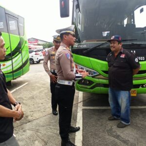 *Polantas Menyapa : Operasi Zebra Semeru PJR Polda Jatim Beri Edukasi Tertib Lalin*