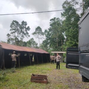 *Polres Lumajang Dirikan Tenda Darurat Tanggap Bencana Erupsi Gunung Semeru*