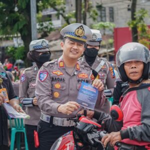 *Polres Jember Gencarkan Edukasi Tertib Lalin di Operasi Zebra Semeru 2025*