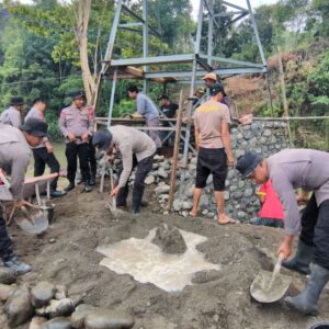*POLRI GERAK CEPAT RESPON PIDATO PRESIDEN PRABOWO, SATBRIMOBDA SULSEL BANGUN JEMBATAN GANTUNG DI SOPPENG*