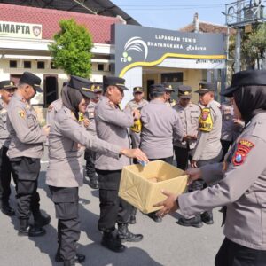 *Polres Kediri Galang Donasi Dari Anggota Untuk Korban Bencana Aceh