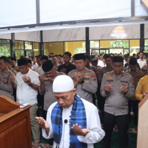 *Polres Magetan Sholat Ghoib dan Donasi Kemanusiaan untuk Korban Bencana Aceh Sumatera*