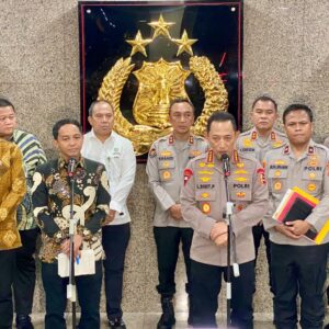 Kapolri dan Menteri Kehutanan Bentuk Satgas Gabungan Telusuri Temuan Kayu yang diduga akibatkan Bencana di Aceh dan Sumatera