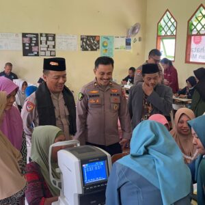 *Polres Gresik dan BMH Gelar Pemeriksaan Gratis di Ponpes Al Amin*