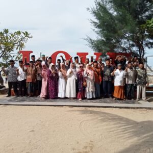Mantan Perangkat Desa Masa Jabatan 10 Tahun Jalin Tali Silaturahmi Ziarah Wali Lima