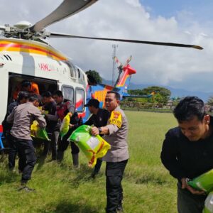 *Polri Kirim Bantuan Logistik Via Udara, untuk Korban Banjir Aceh dan Sumatera Utara*