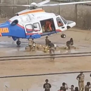 Meski Dengan Risiko Pendaratan, Helikopter Poludara Baharkam Polri Berhasil Dropping Logistik Bantuan ke Aceh Tamiang
