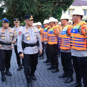 *Polri Apelkan Pasukan dan Kendaraan Lintas Ganti untuk Tanggap Bencana di Aceh, Sumut, dan Sumbar*