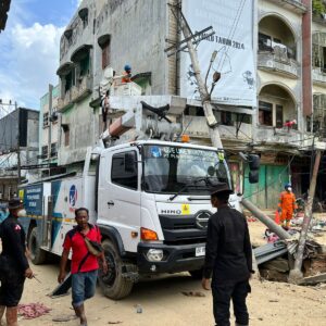 Personel Brimob Kawal Penormalan Listrik di Aceh Tamiang