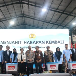*Wakapolri Bagikan Sembako ke Ribuan Buruh, Wujud Kepedulian Polri di Sektor Industri Dalam Negeri*