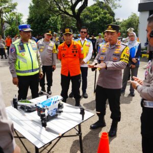 Kapolri Tinjau Pos Command Center, Pastikan Arus Mudik Berjalan Aman dan Nyaman