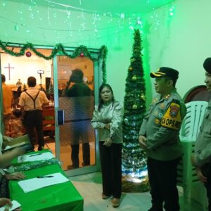 *Jelang Perayaan Natal Polres Pelabuhan Tanjungperak Pastikan Keamanan Gereja*