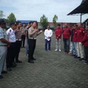 *Jelang Nataru Ditlantas Polda Jatim Gelar Ramcheck di PO Bus*