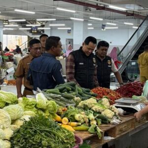 *Satgas Pangan Polres Ponorogo  Pantau Bahan Pokok di Sejumlah Pasar Jelang Nataru*ini