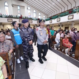 *Kapolda Jatim dan Forkopimda Tinjau Gereja di Surabaya, Pastikan Ibadah Natal Aman*