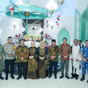 **Polres Jombang Pastikan Perayaan Natal 2025 Aman, Kapolres Kunjungi Gereja dan Pos Pengamanan**