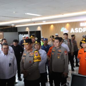 *Kapolda Jatim Tinjau Pos Terpadu Pelabuhan Ketapang Pastikan Puncak Nataru Aman Lancar*