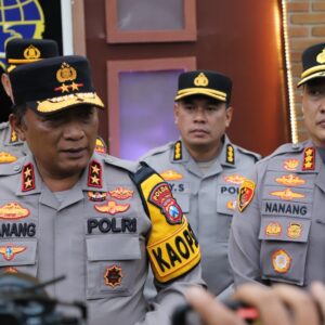 *Kapolda Jatim Tinjau Pos Pengamanan di Malang Raya Pastikan Nataru Aman*