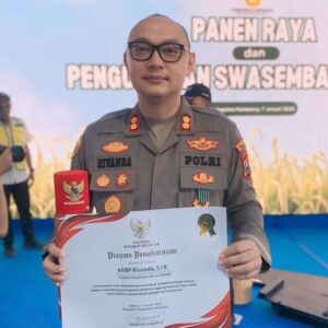 *Konsisten Dukung Swasembada Pangan Kapolres Sumenep Terima Penghargaan dari Presiden RI*