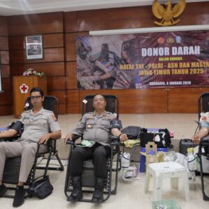 *Panitia Natal TNI dan Polri Gelar Bakti Sosial Donor Darah di PMI Surabaya*