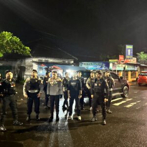 *Pimpin Patroli Malam, Wakapolres Jember : Wujudkan Keamanan dan Kenyamanan Warga adalah Komitmen*